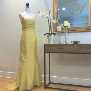 Badgley Mischka - Soft Yellow - Size 8